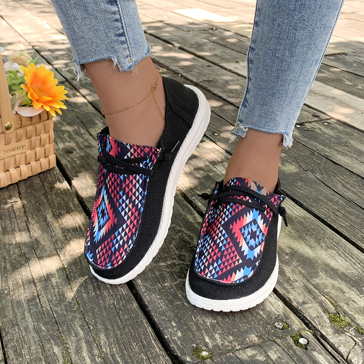 Women's canvas casual shoes